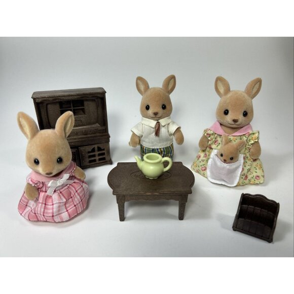 Sylvanian Families Calico Critters Figures Lot 4 kangaroo And Furniture - Picture 1 of 6